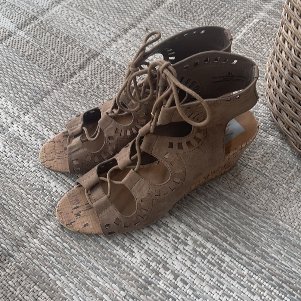 DV by dolce Vita suade tan brown sandals 8.5